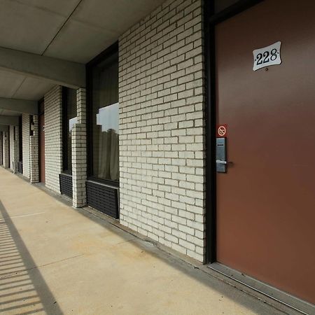 Americas Best Value Inn North Capital Роли Экстерьер фото