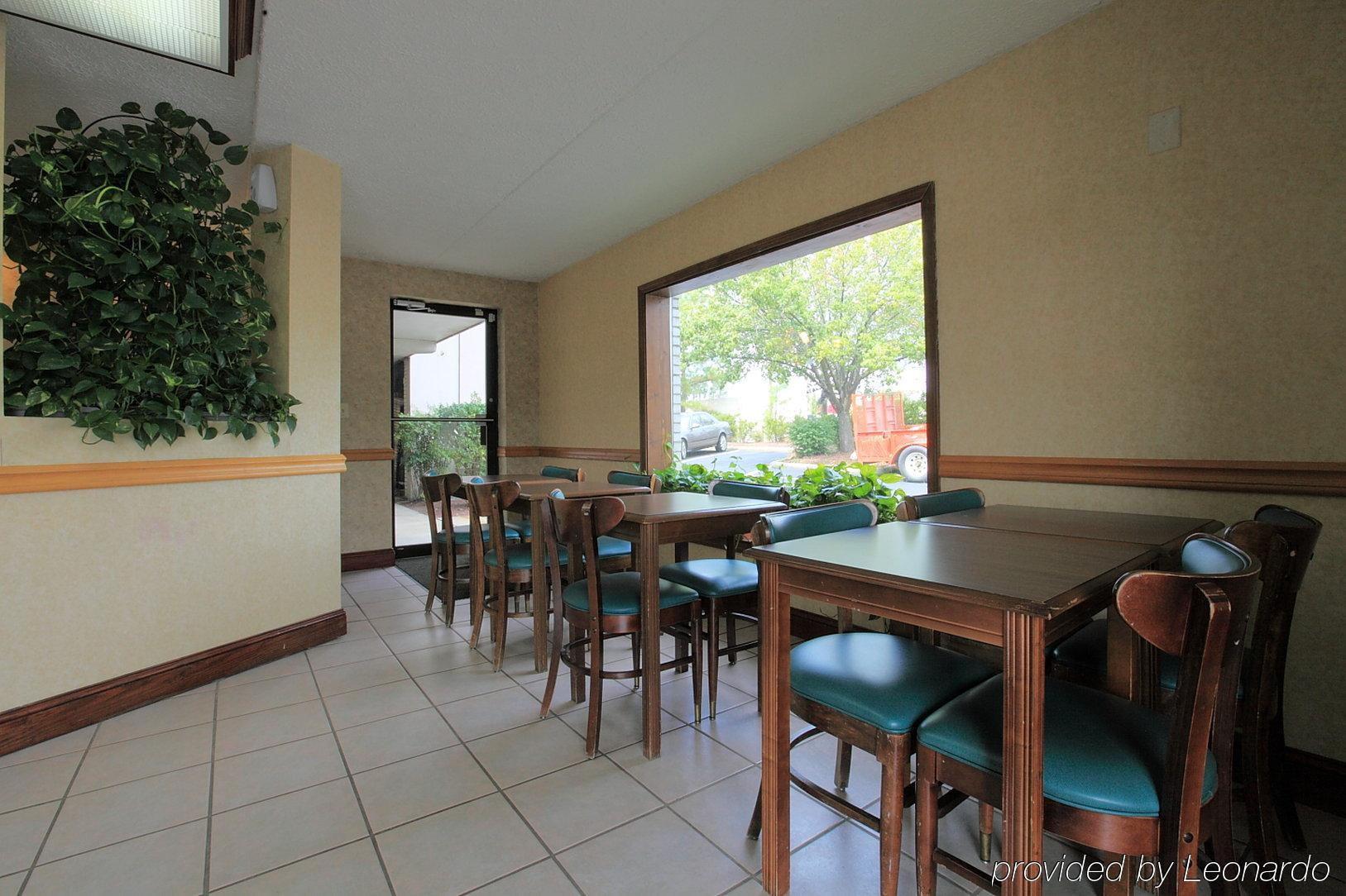 Americas Best Value Inn North Capital Роли Ресторан фото
