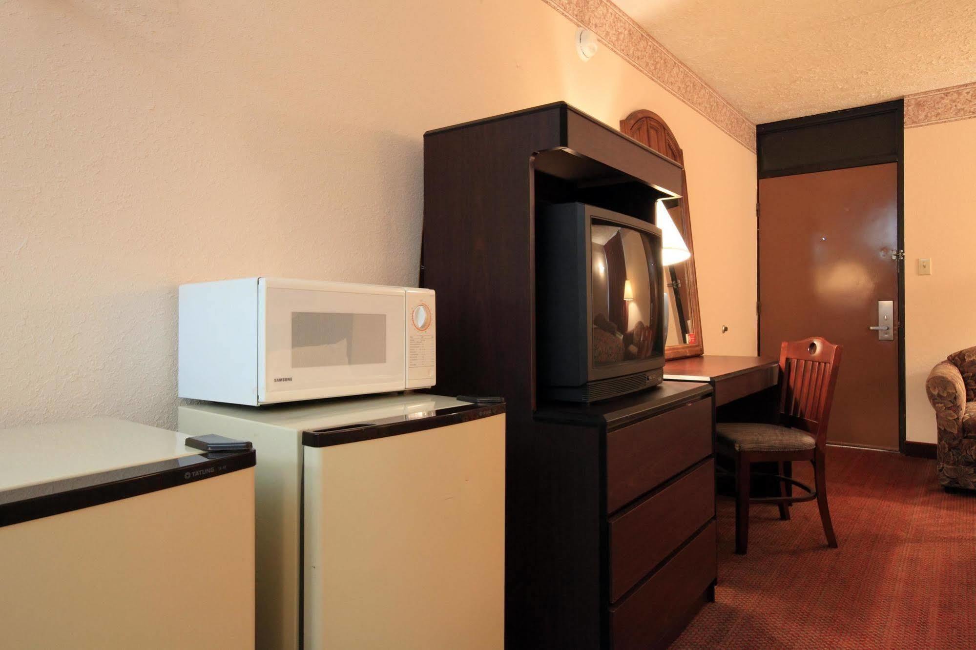 Americas Best Value Inn North Capital Роли Номер фото
