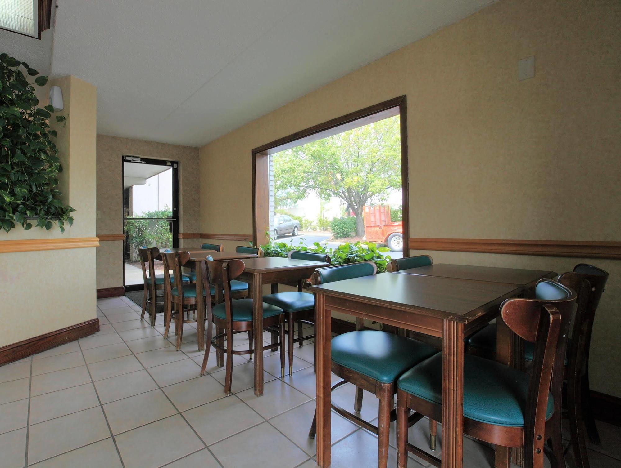Americas Best Value Inn North Capital Роли Экстерьер фото